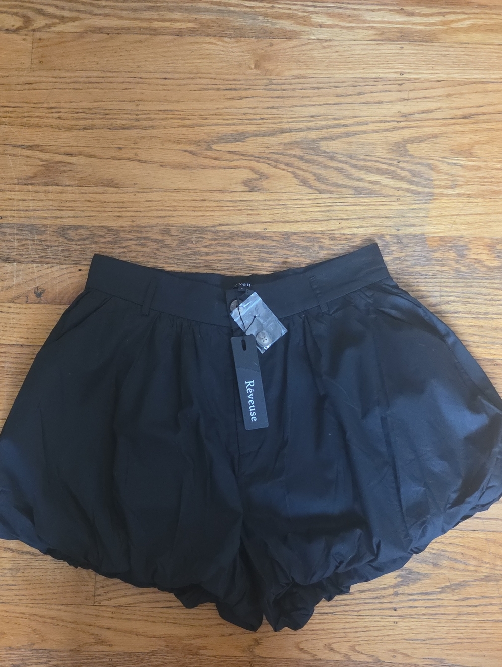 Reveuse Black Bubble Shorts, Sz L